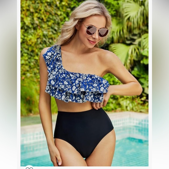 2/$30 New floral ruffle padded swim top in blue and white size Large - Picture 2 of 16